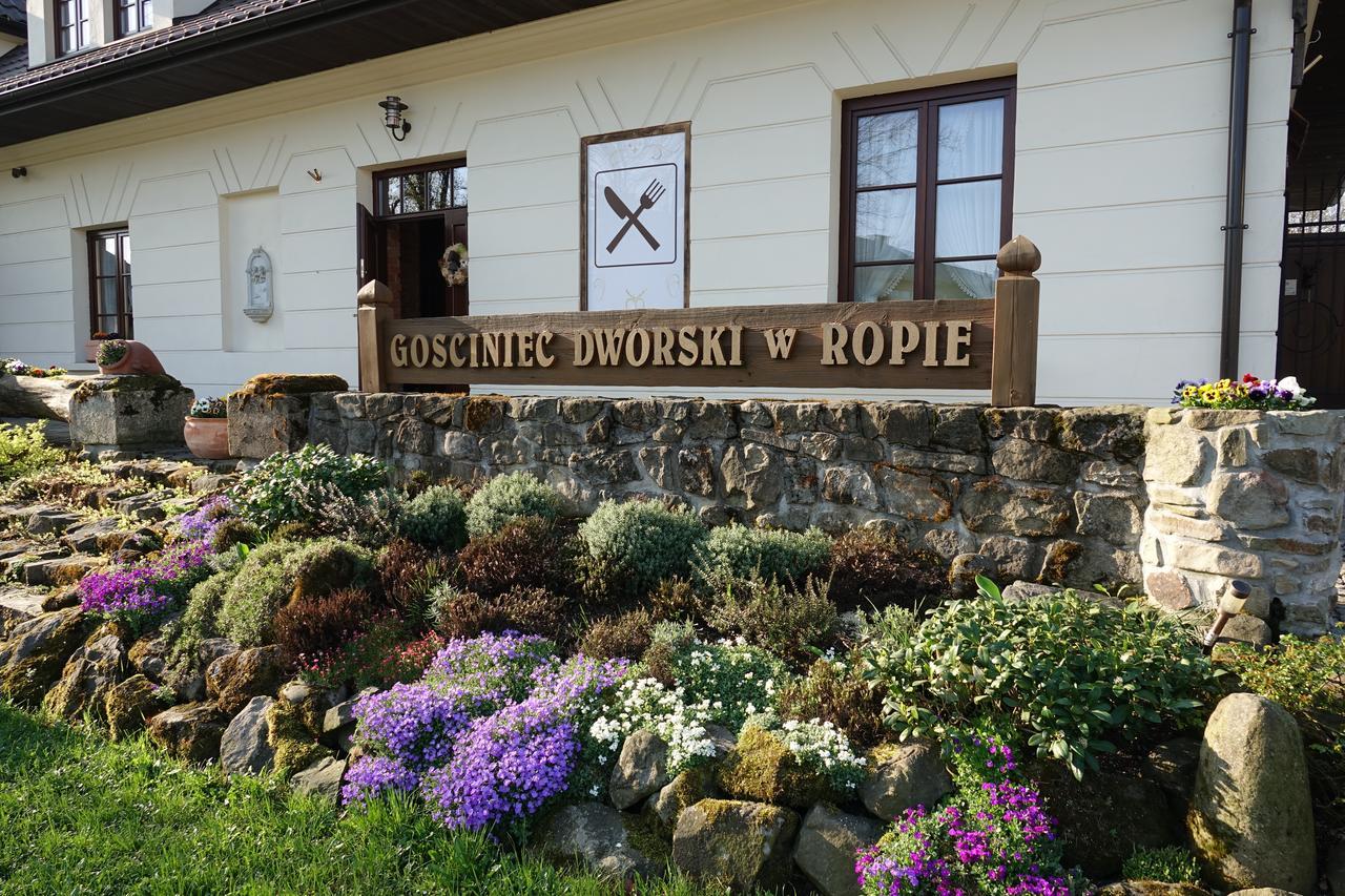 Gosciniec Dworski W Ropie - Pokoje Goscinne Ropa Εξωτερικό φωτογραφία